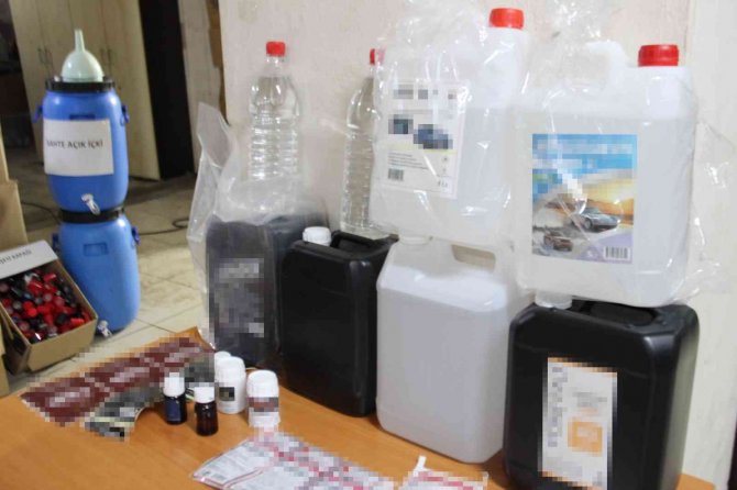 İ̇zmir Polisinden Yılbaşı Öncesi Sahte İçki Kaçakçılarına 52 Ayrı Operasyon