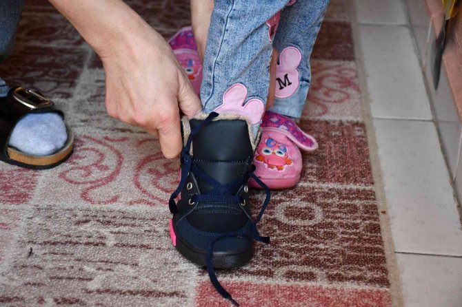 İ̇znik Belediyesi’nden Miniklere Kışlık Hediye