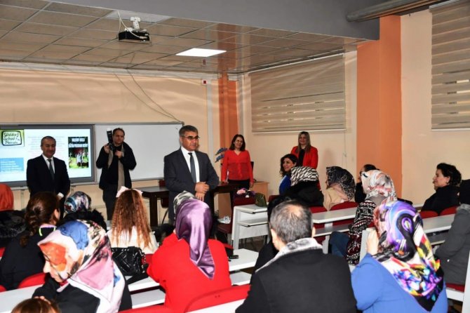 Karabük’te Aile Okulu Projesi İle 2 Bin 671 Veli Eğitim Aldı