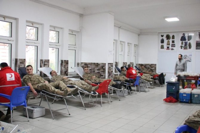 Mehmetçik Kan Ve Kök Hücre Bağışında Bulundu