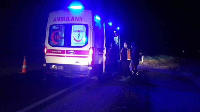 İ̇şçi Servisi İle Panelvan Araç Çarpıştı: 2 Yaralı