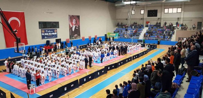 Genç Karateciler 45 Madalya Topladı