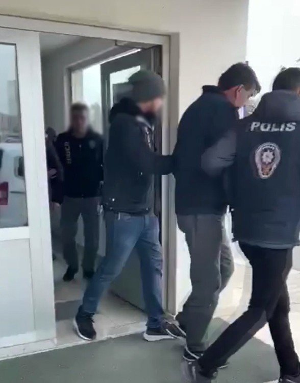 ’Kredi Vereceğiz’ Diyerek Dolandırıcılık Yapan Şahıslar Yakalandı