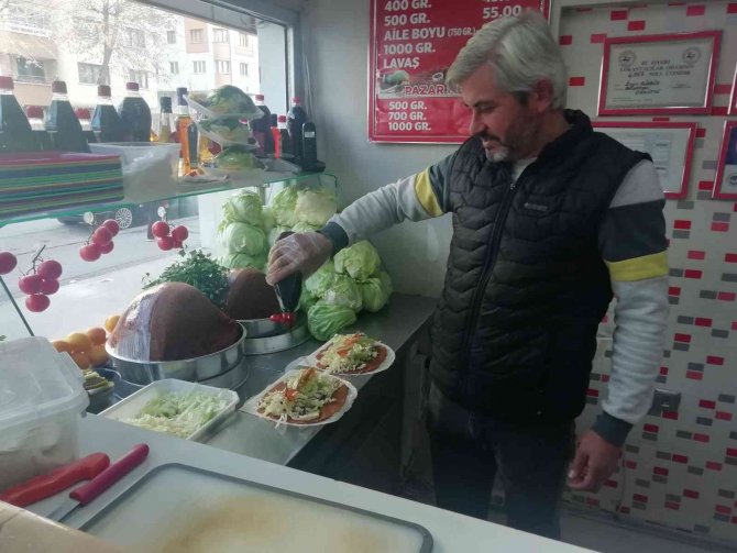 Bir Çiğköfte Dürümü 20 Lira