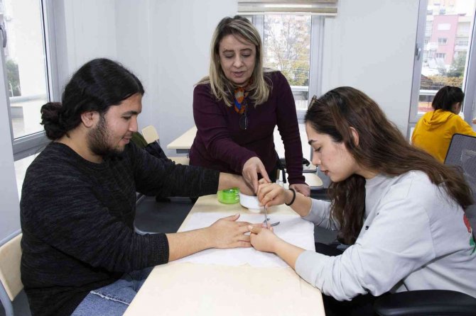 Maya: "Amacımız Hobi Değil, Meslek Edindirmek"