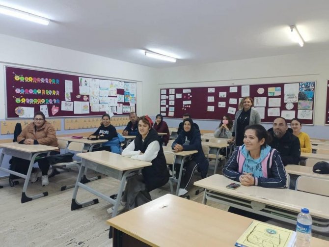 Muğla’da Veliler Aile Okulu Eğitimleri İle Destekleniyor