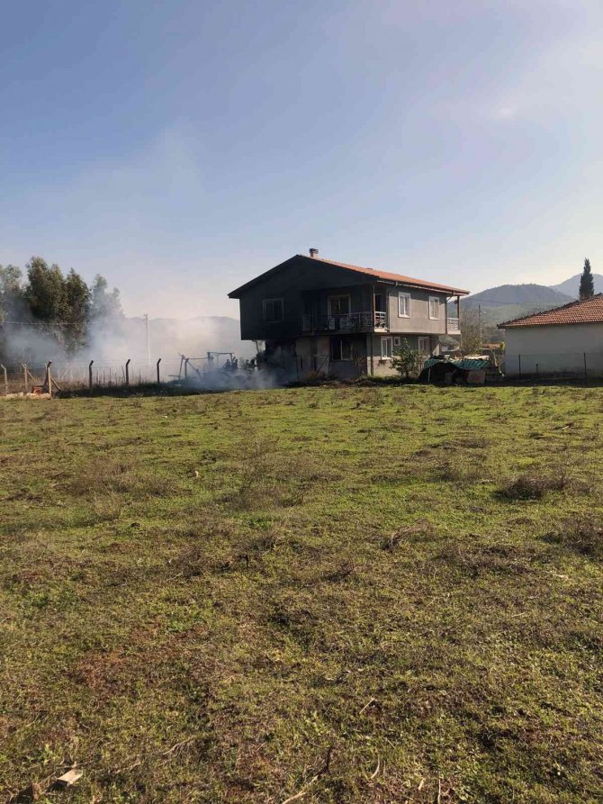 Çakmak İle Oynayan Çocuklar Evi Yakıyordu