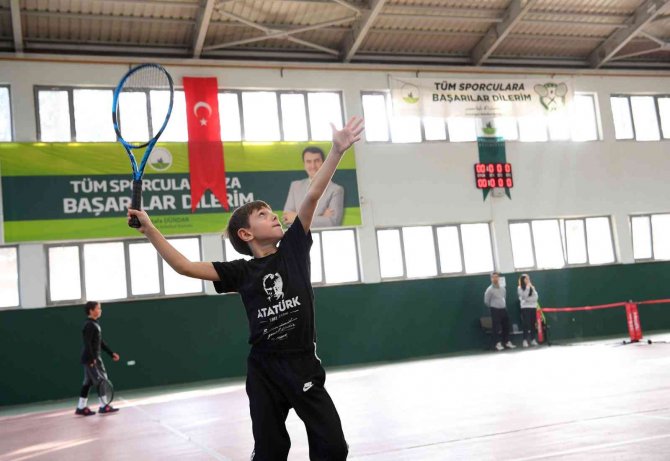 Osmangazi Tenis Kış Kupası Nefes Kesti