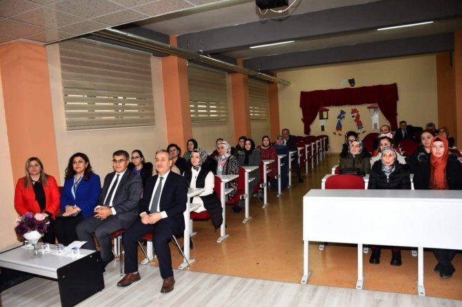 Karabük’te Aile Okulu Projesi İle 2 Bin 671 Veli Eğitim Aldı