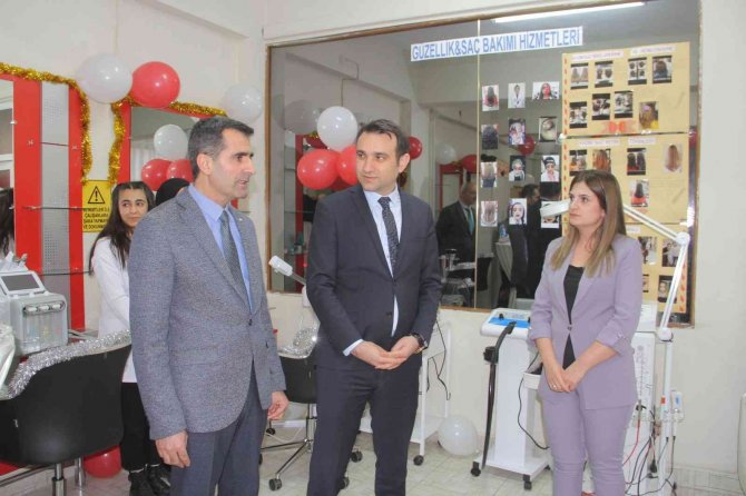 Elazığ’da Bir Lisede Modern Saç Bakım Ve Cilt Bakımı Hizmetleri Bölümü Açıldı