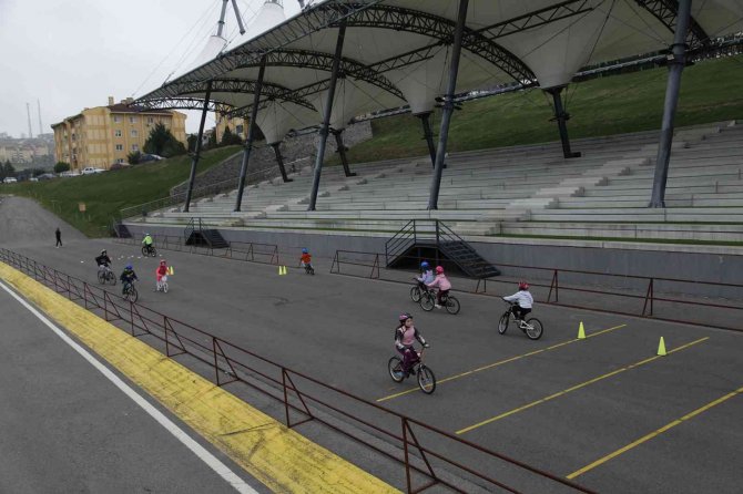 Öğrencilere Bisiklet Eğitimi Verildi