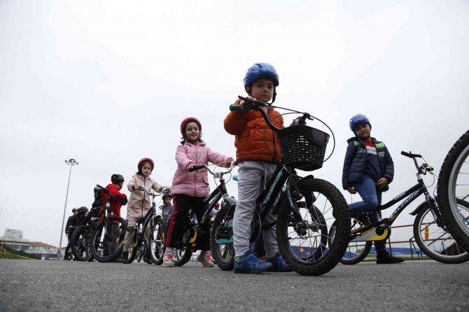 Öğrencilere Bisiklet Eğitimi Verildi