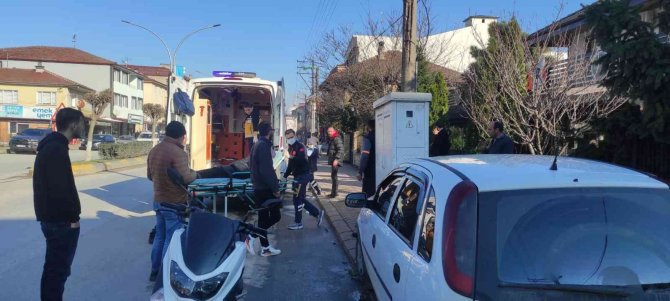 Kontrolden Çıkan Otomobil, Şebeke Kutusuna Çarptı: 1 Yaralı