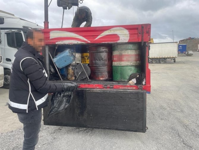 İ̇stanbul’da "10 Numara" Yağ Operasyonu: 16 Gözaltı