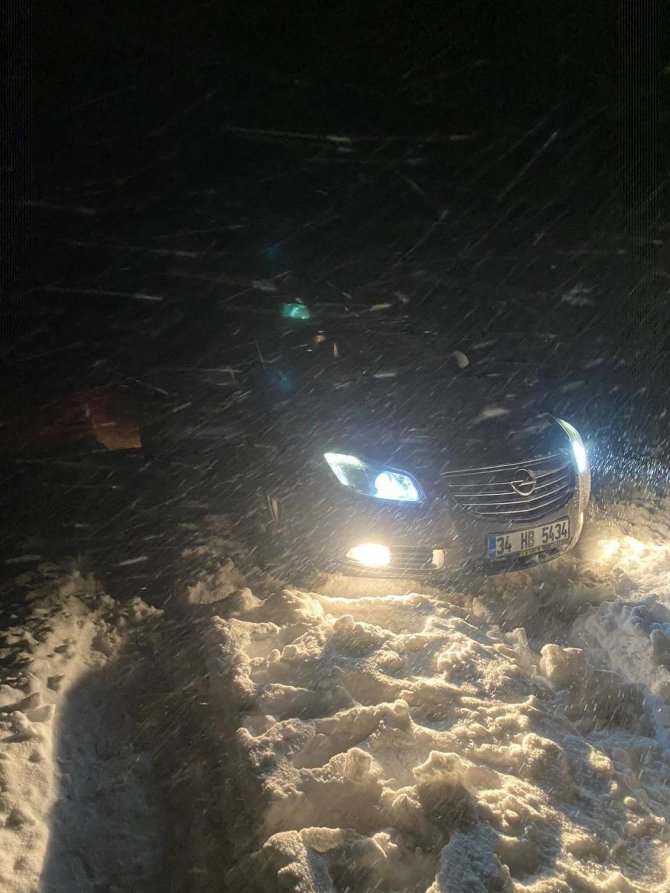 Soğanlı Dağında Araçları Kara Saplanan 2 Kişi Mahsur Kaldı