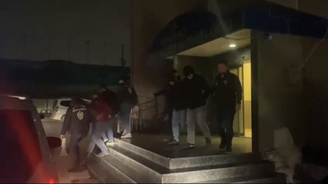 İ̇stanbul’da “Bakım Yapıyoruz” Yalanıyla Kablo Çalan Hırsızlar Yakalandı
