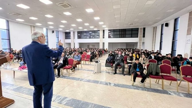 Yazar Mustafa Turan: “Anasız Babasız Yaşanır Ama Vatansız Yaşanamaz”