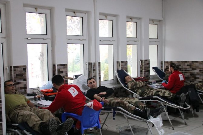 Mehmetçik Kan Ve Kök Hücre Bağışında Bulundu