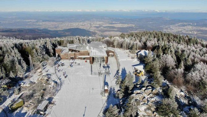 Uludağ Beyaz Gelinliğini Giydi