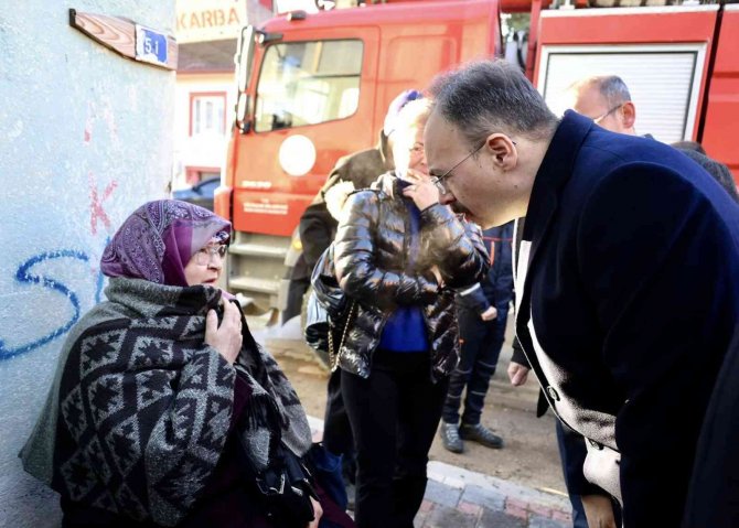 Vali Kızılkaya Bir Kişinin Hayatını Kaybettiği Yangın Bölgesinde İnceleme Yaptı