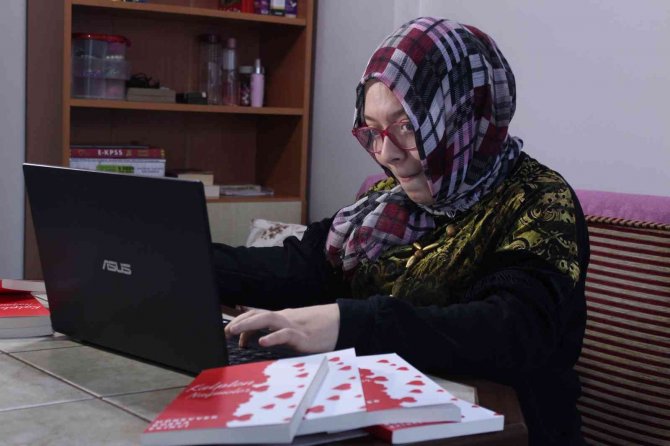 Tek Parmağı İle Hayata Tutundu