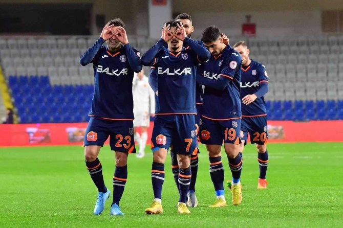 Ziraat Türkiye Kupası: Başakşehir: 3 - Göztepe: 0 (İ̇lk Yarı)
