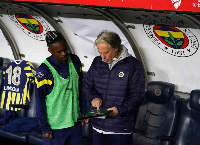 Ziraat Türkiye Kupası: Fenerbahçe: 3 - İ̇stanbulspor: 1 (Maç Sonucu)