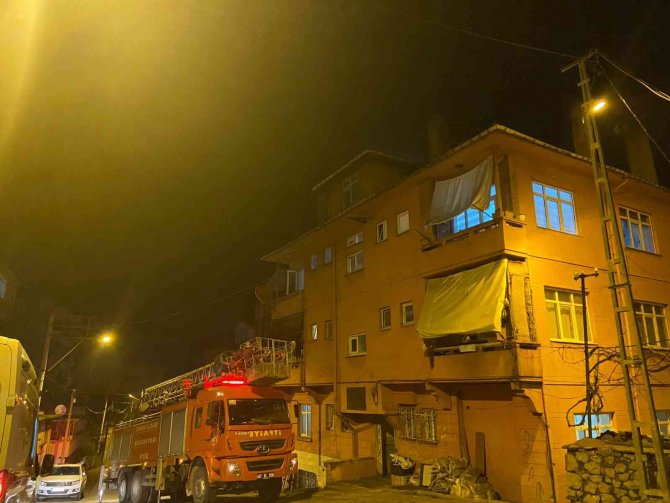 Çatı Yangını Ekipleri Harekete Geçirdi