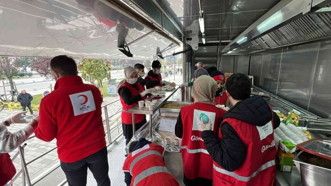 Kızılay’ın Kazanları Onlar İçin Kaynıyor