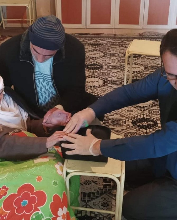 Yatalak Ve Görme Engelli Makbule Güneş’in Kimlik Yenileme İşlemi Evinde Yapıldı