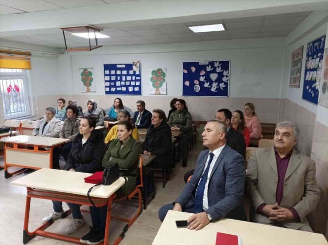 Milli Eğitim Müdürü Tatlı, Burhaniye’ De Ailelerle Bir Araya Geldi