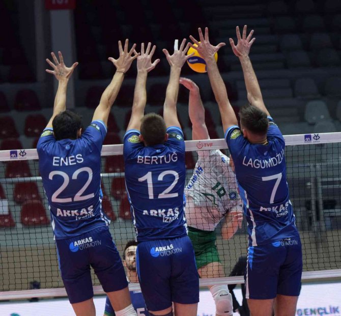 Axa Sigorta Kupa Voley: Arkas Spor: 3 - Bursa Büyükşehir Belediyespor: 1