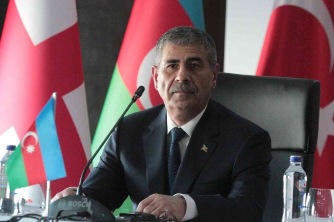 Azerbaycan Savunma Bakanı Hasanov: “Biz Tüm Komşu Ülkelerle İlişkilerimizin Ve İşbirliğimizin Gelişimine Önem Veriyoruz”