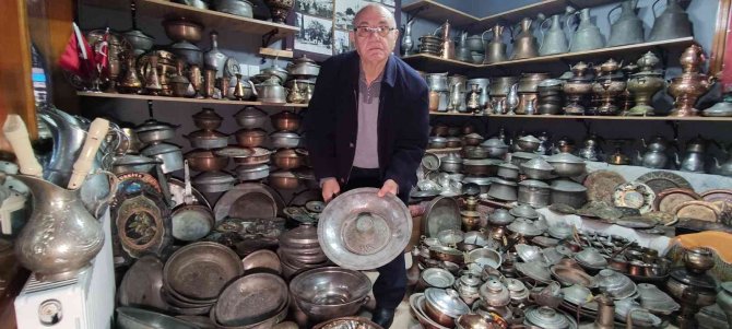 Bakır Koleksiyoncusu...ziyaretçilerini Geçmişe Götürüyor