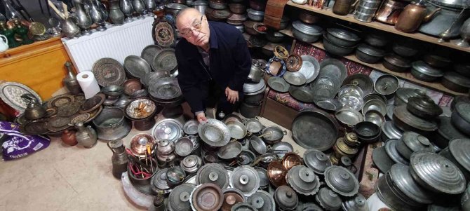 Bakır Koleksiyoncusu...ziyaretçilerini Geçmişe Götürüyor