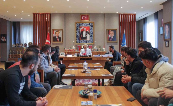 Başkan Işık, Öğrencilere Tecrübelerini Ve Tavsiyelerini Aktardı