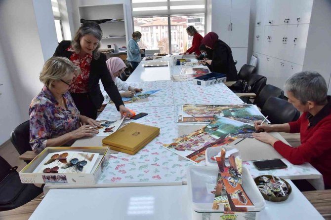 Bayanlar Eğlence Ve Terapiyi Bu Kursta Buluyor