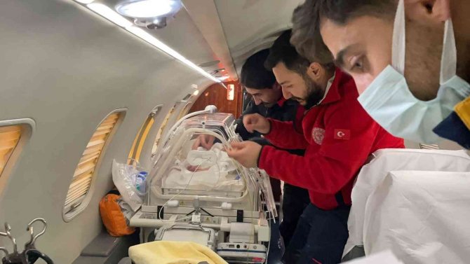 Kalp Rahatsızlığı Olan 3 Günlük Bebek İ̇stanbul’a Sevk Edildi