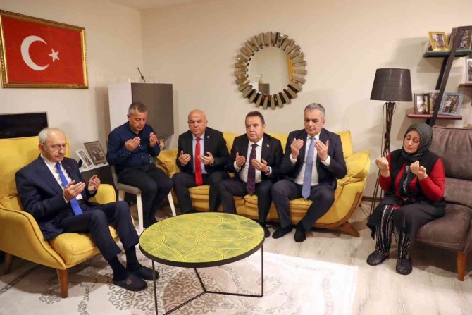 Kılıçdaroğlu Pençe-kilit Operasyonu Şehidinin Ailesini Ziyaret Etti