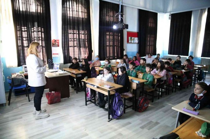 İ̇lkokul Öğrencilerine Sıfır Atık Ve Çevre Eğitimi Verildi