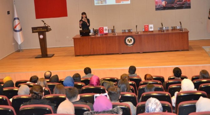 Dpü’de “Teori Ve Pratiğin Çelişkisinde İ̇nsan Haklarının İ̇mkanı” Etkinliği