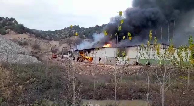 Amasya’da Kontrplak Fabrikasında Korkutan Yangın
