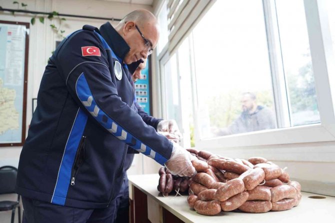 Tarsus’ta Etiketsiz 23 Kilogram Sucuk Ele Geçirildi