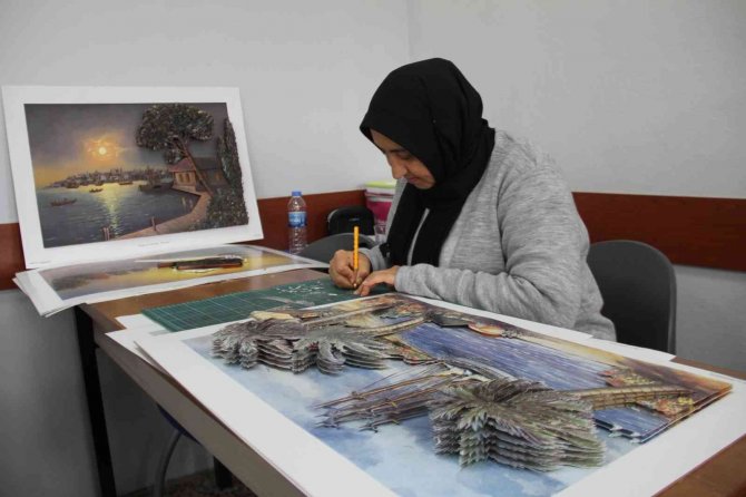 Elazığ’da Kadınlar, Halk Eğitim Merkezi’ndeki Kurslarda Hem Sosyalleşiyor Hem De Öğreniyor
