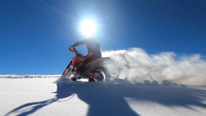 Motosiklet Tutkunları Karla Kaplanan 3 Bin Rakımda Ki Esence’de Adrenaline Doydu