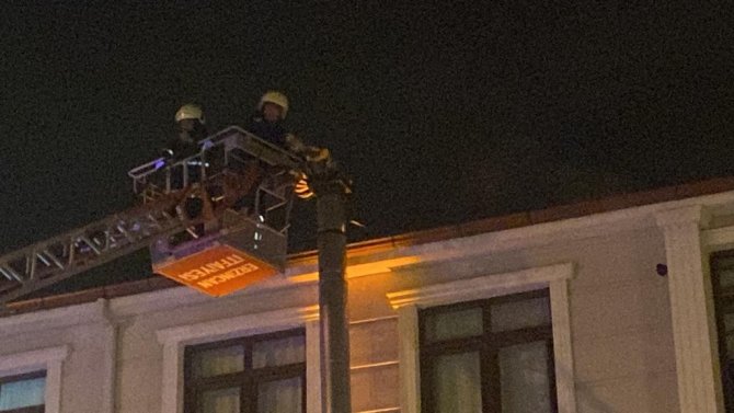 Kafenin Bacasında Çıkan Yangın Büyümeden Söndürüldü