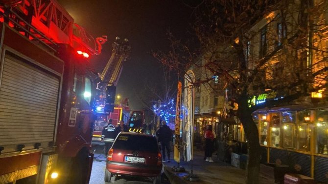 Kafenin Bacasında Çıkan Yangın Büyümeden Söndürüldü