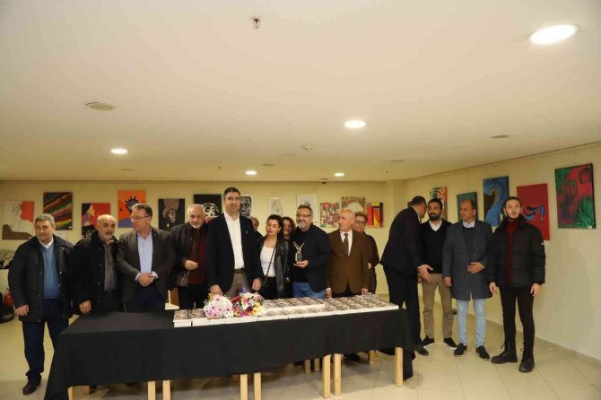 Gurbetçi Yazar Kenan Taşkesen, “Aşil Topuğu” Adlı Kitabını Kartal’da Okurları İçin İmzaladı