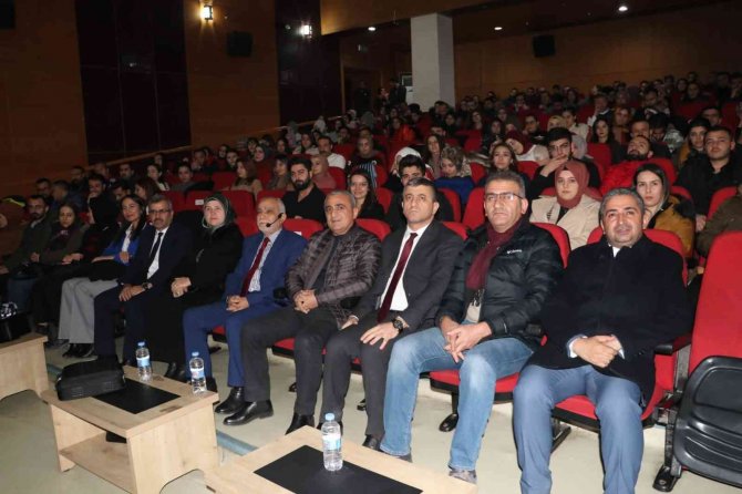 Yazar Turan: "Öğrenciler, Öğretmenlerin Canlı Aynalarıdır”