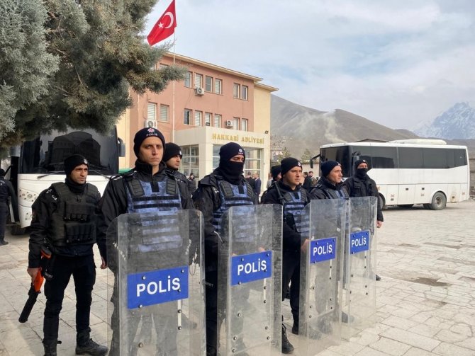 Silahlı Kavga Sonrası Gözaltına Alınan 19 Kişi Adliyeye Çıkarıldı